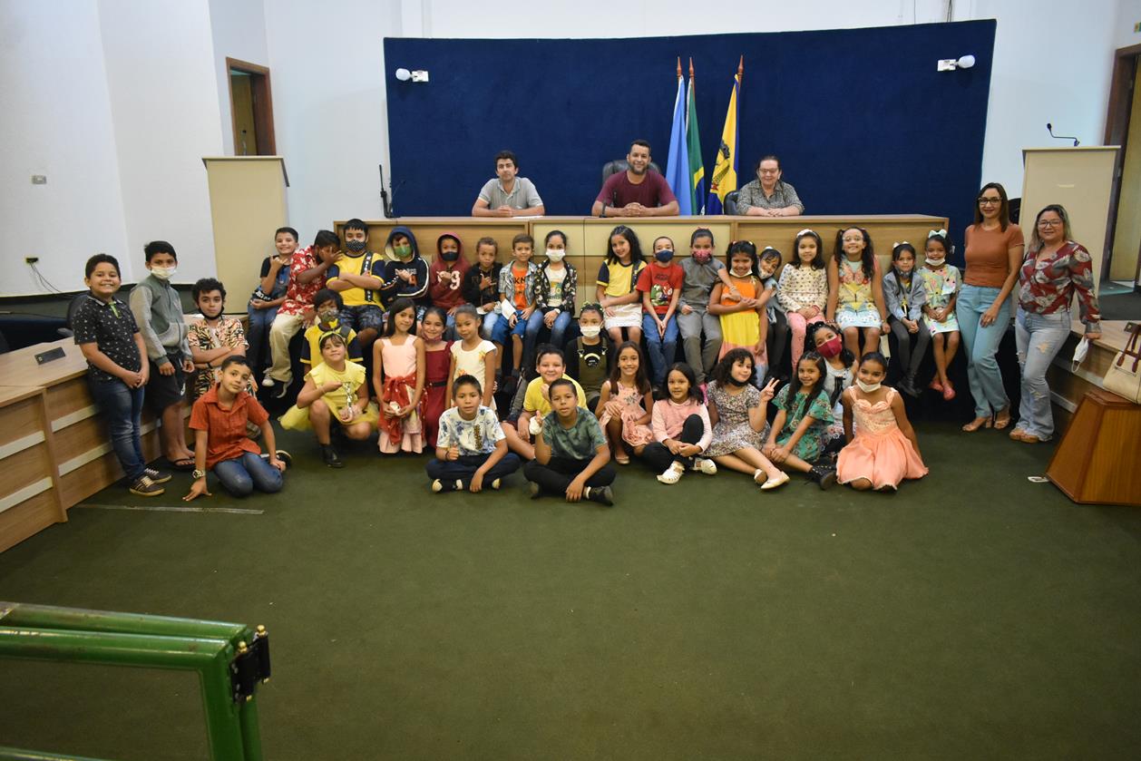 Câmara recebe alunos da Escola Alcindo