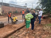 Comissão especial participa da coleta das amostras para análise asfáltica