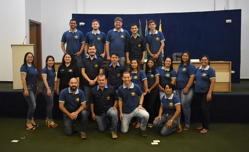 Servidores da Câmara recebem uniformes