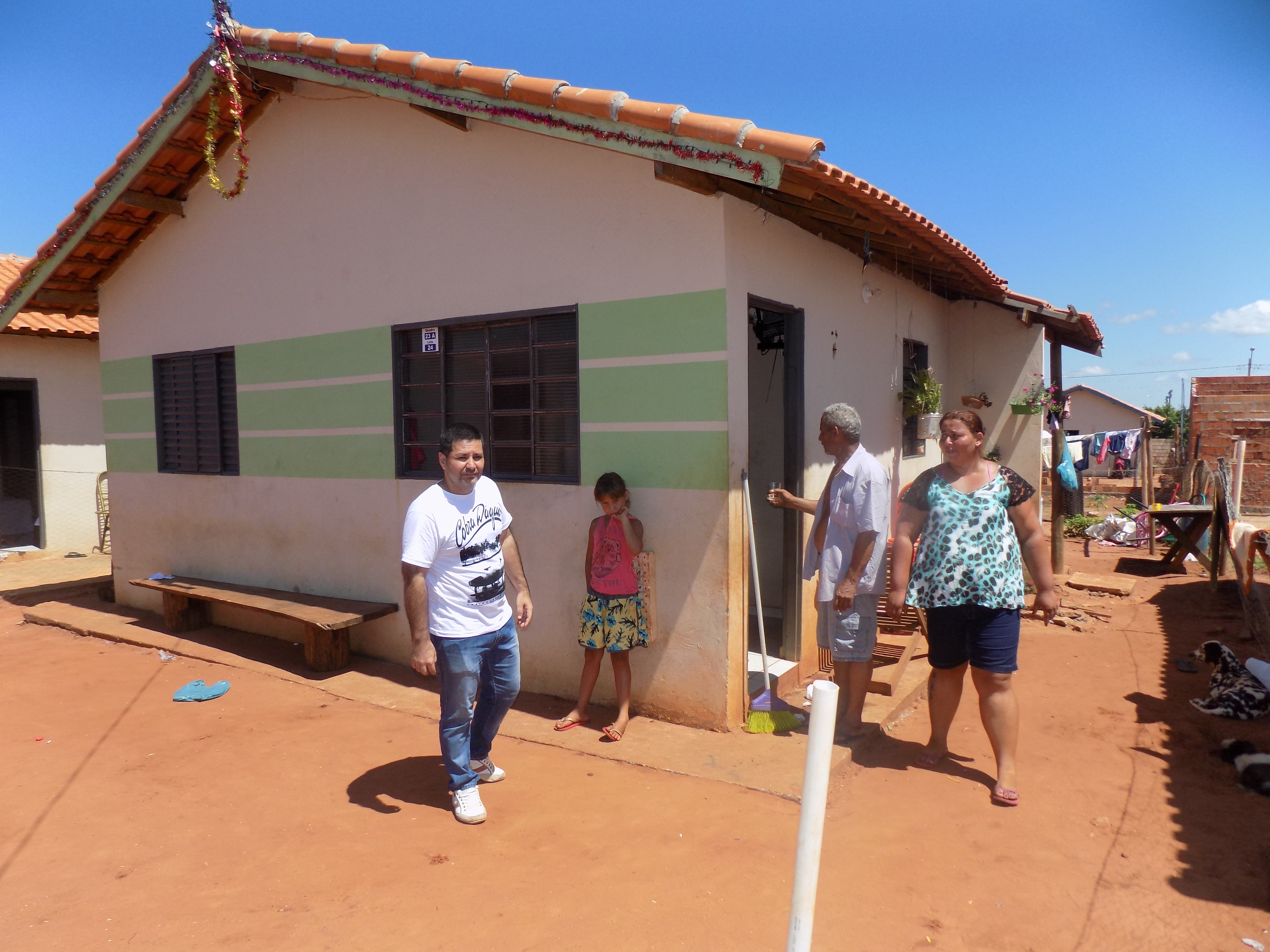 Vereador Adriano Nogueira atende apelo dos moradores e visita o Residencial das Acácias