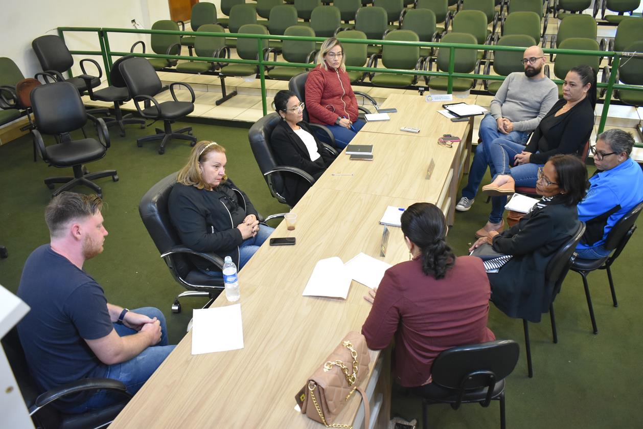 Vereadoras, Simted e Prefeitura debatem processo de escolha de diretores de escolas