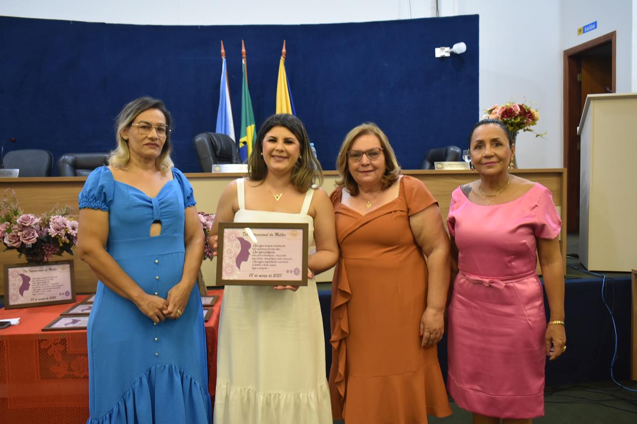 Vereadores homenageiam mulheres em sessão solene