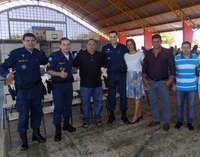 Vereadores participam da solenidade de lançamento do Programa Educacional de Resistência às Drogas e a Violência. 