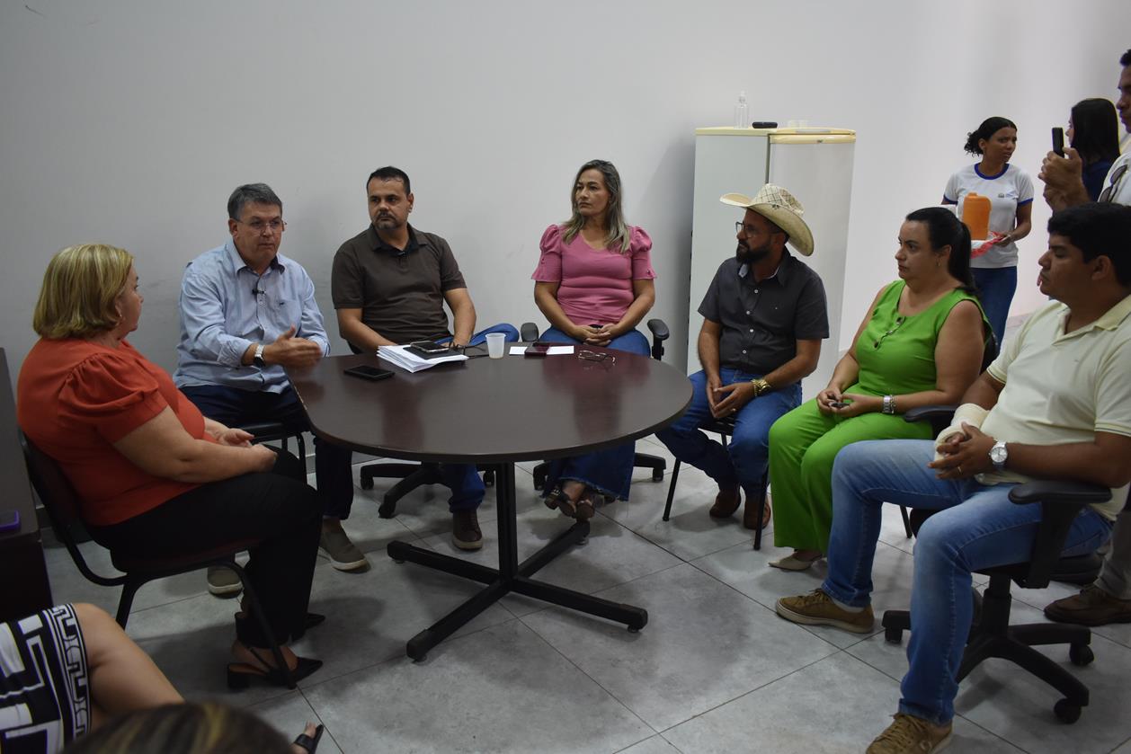 Vereadores recebem o prefeito Roberson Moureira